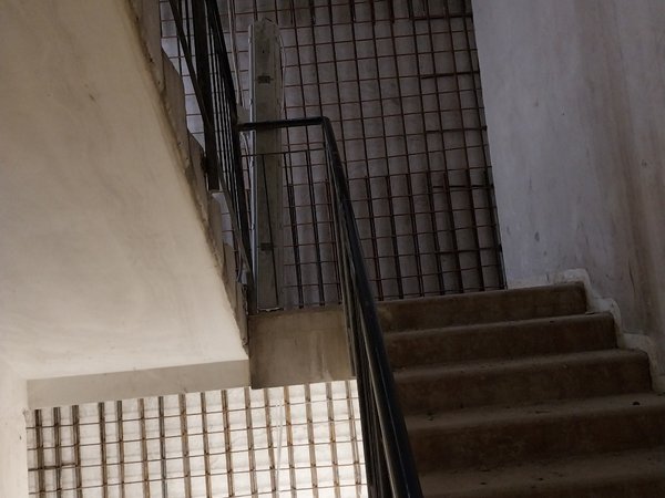 Posa ferri d’armatura per lavorazione di rinforzo setti in c.a. vani scala